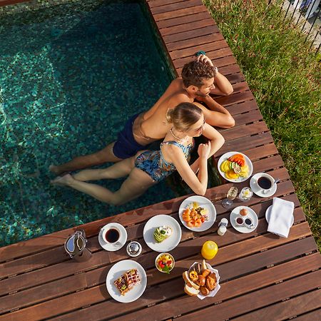 Savoy Palace - The Leading Hotels Of The World - Savoy Signature Фуншал Екстериор снимка A couple at the pool