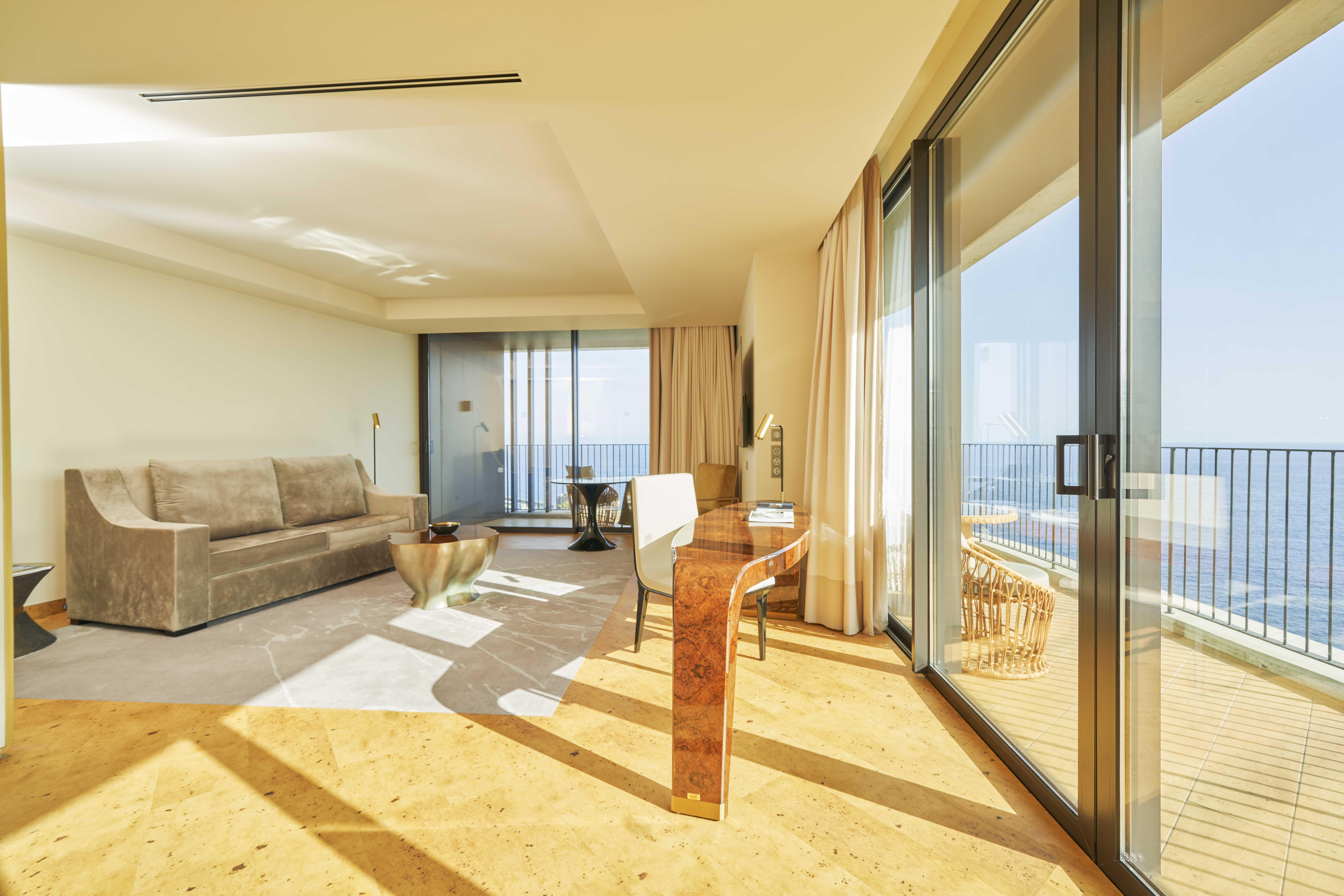 Savoy Palace - The Leading Hotels Of The World - Savoy Signature Фуншал Екстериор снимка A suite at the hotel