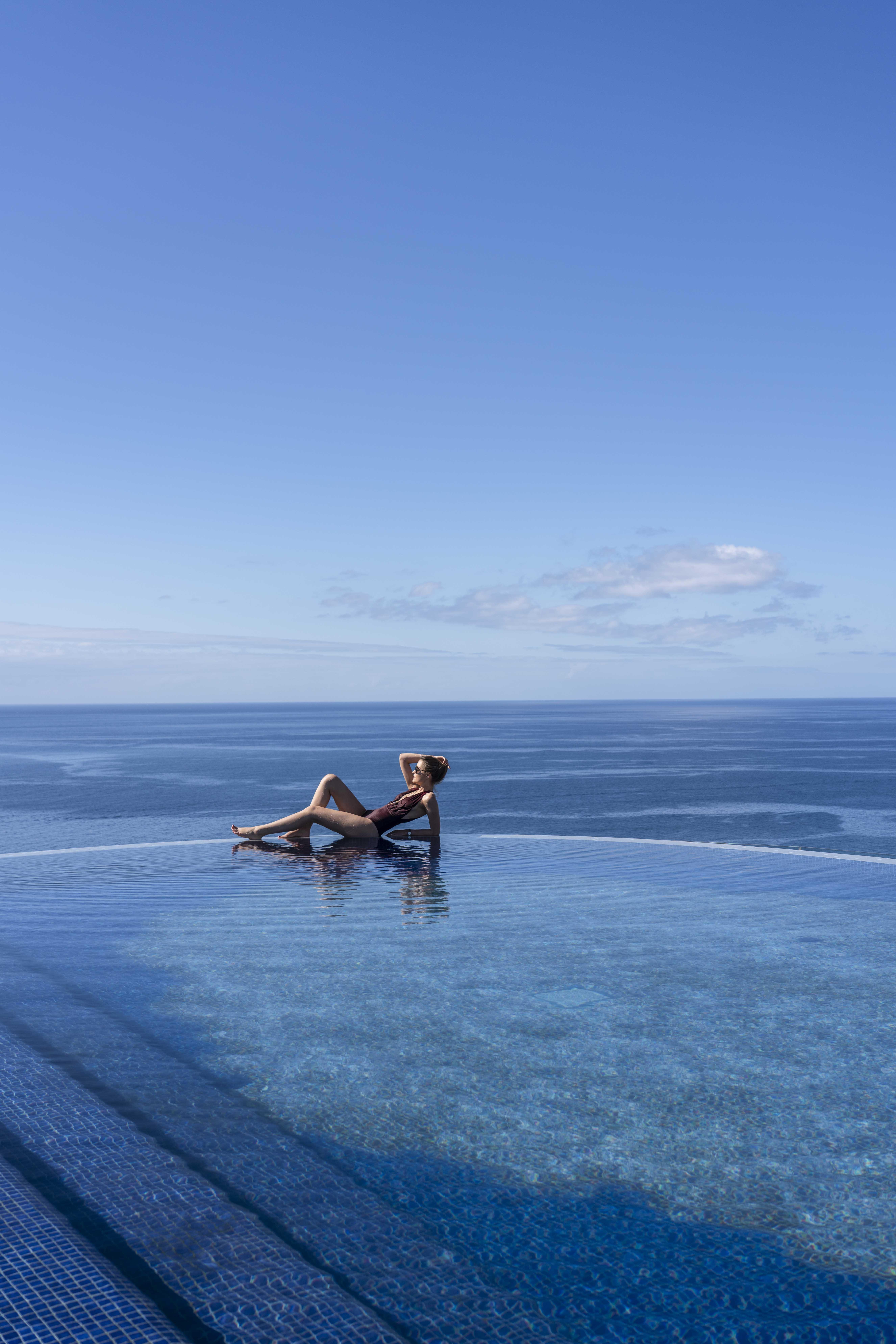 Savoy Palace - The Leading Hotels Of The World - Savoy Signature Фуншал Екстериор снимка Infinity pool at the Four Seasons Resort, Angsana, Maldives
