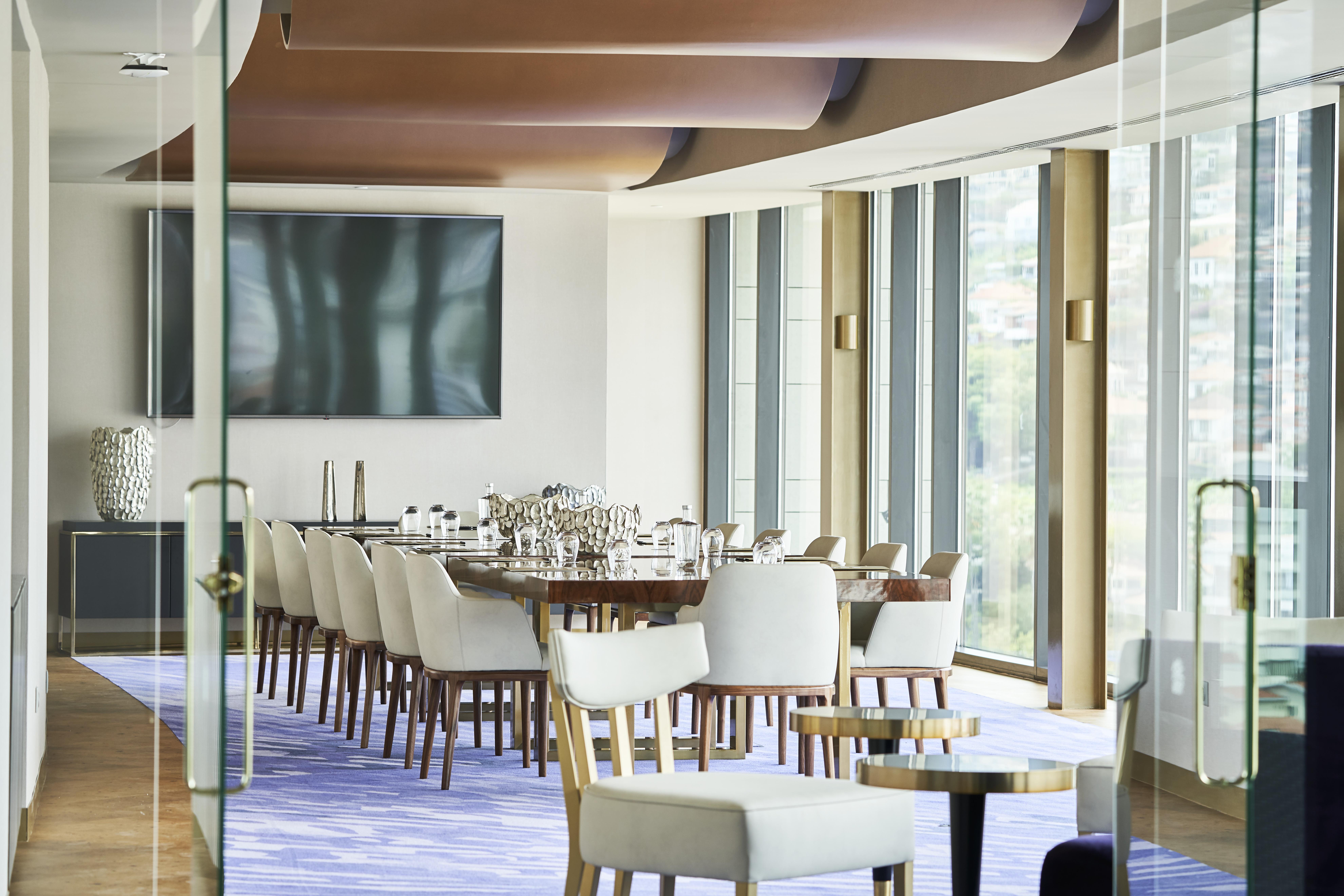 Savoy Palace - The Leading Hotels Of The World - Savoy Signature Фуншал Екстериор снимка The Club at The Landmark, Hong Kong