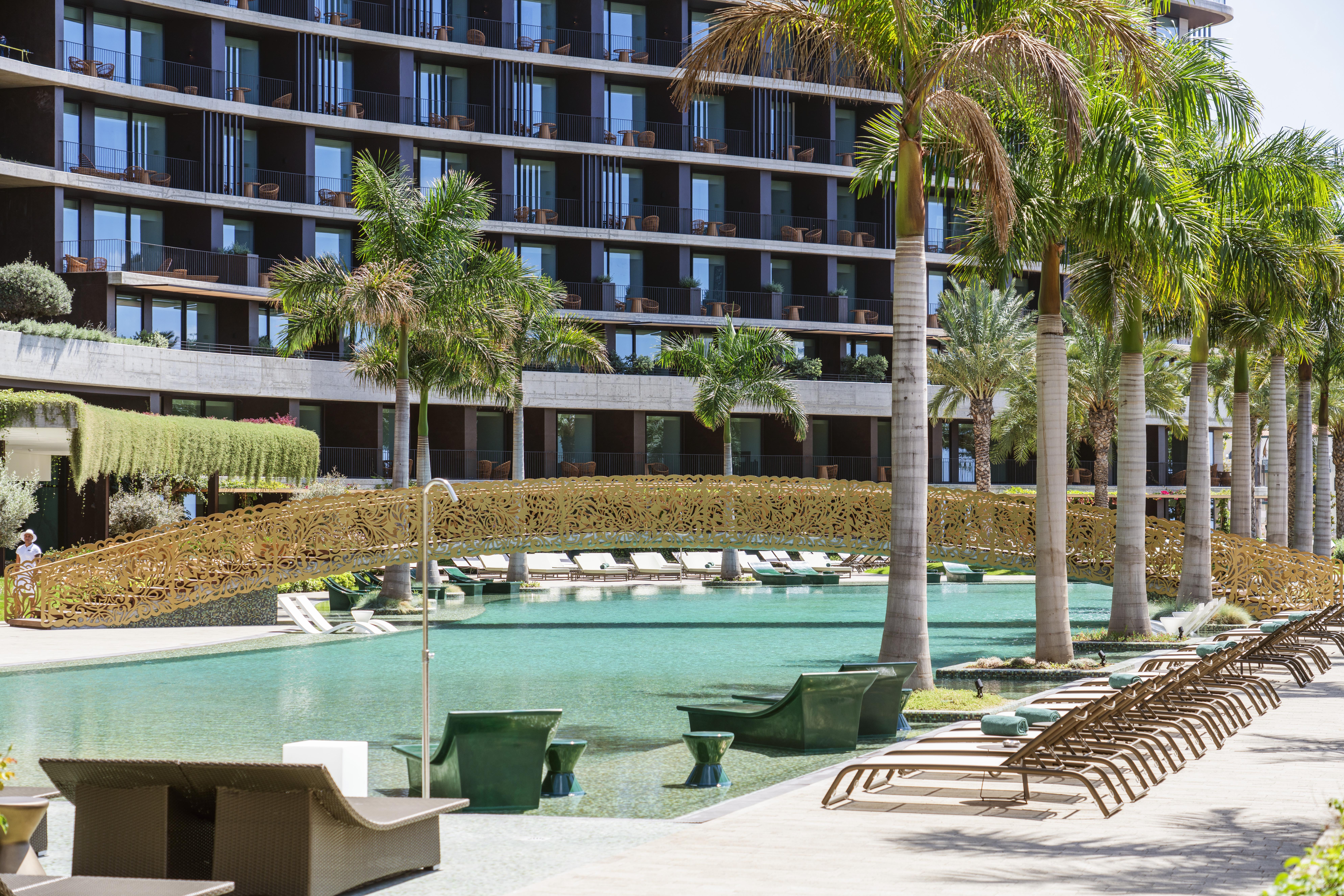 Savoy Palace - The Leading Hotels Of The World - Savoy Signature Фуншал Екстериор снимка The pool at the Atlantis Paradise Island