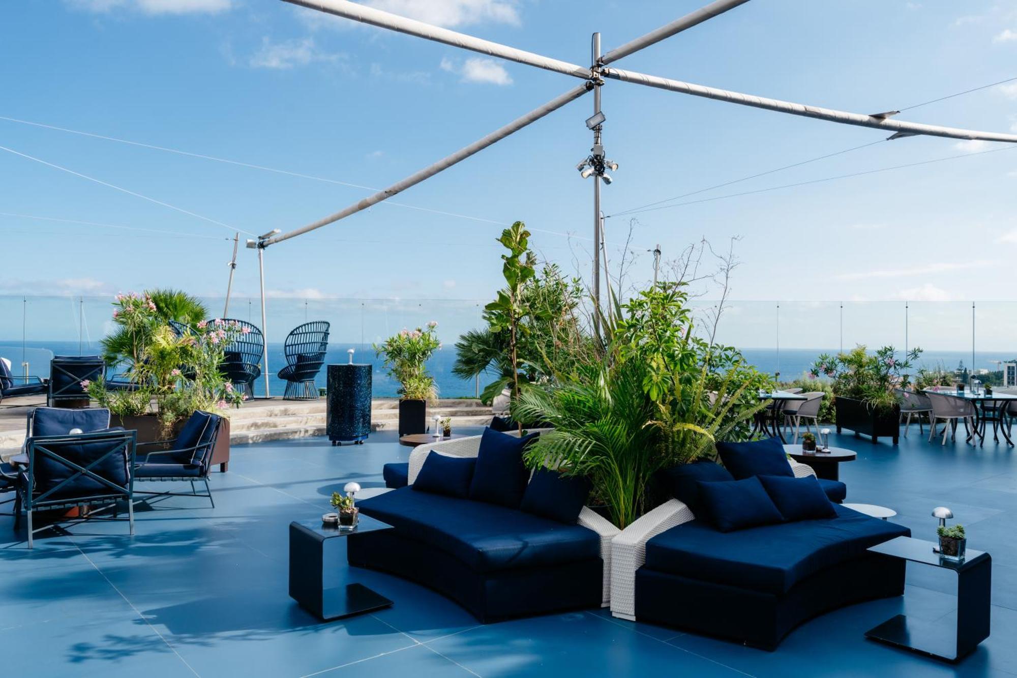 Savoy Palace - The Leading Hotels Of The World - Savoy Signature Фуншал Екстериор снимка Sky Bar