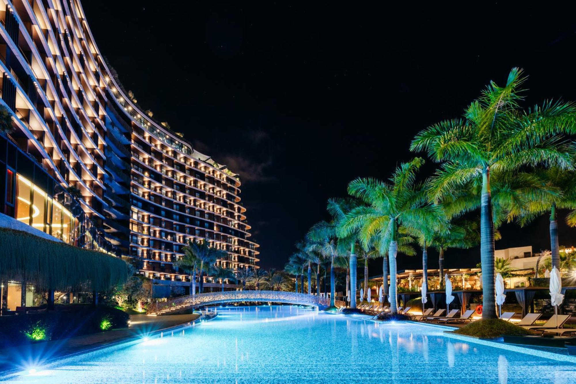 Savoy Palace - The Leading Hotels Of The World - Savoy Signature Фуншал Екстериор снимка The pool at the Hilton Phuket Resort